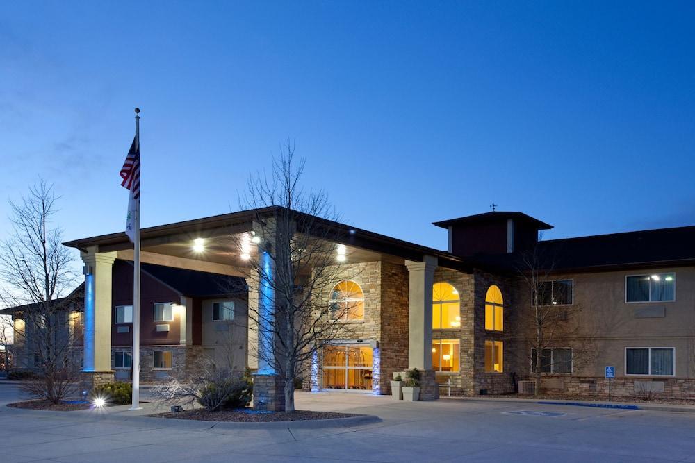 Holiday Inn Express Hotel & Suites Torrington By Ihg Exterior photo