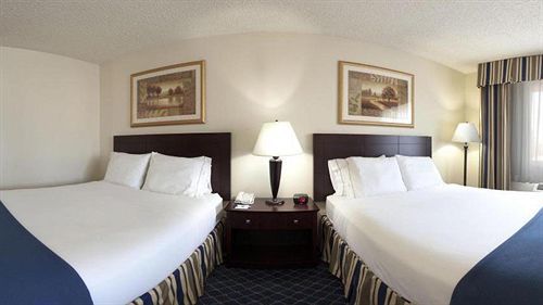 Holiday Inn Express Hotel & Suites Torrington By Ihg Exterior photo